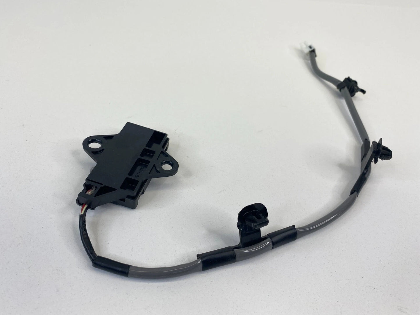 08-17 MITSUBISHI LANCER RIGHT KEYLESS ENTRY ANTENNA RECEIVER MODULE 8637A132 OEM