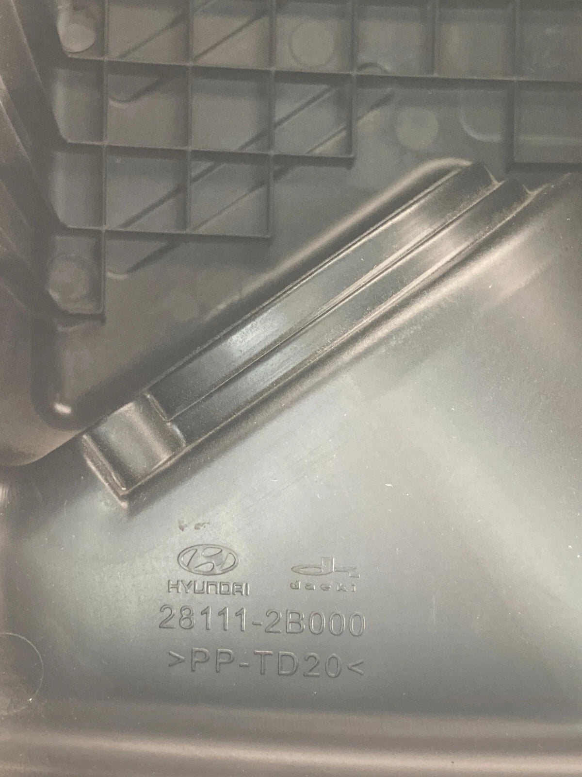 2007-2009 HYUNDAI SANTA FE AIR INTAKE UPPER COVER FRONT OEM FACTORY 28111-2B000