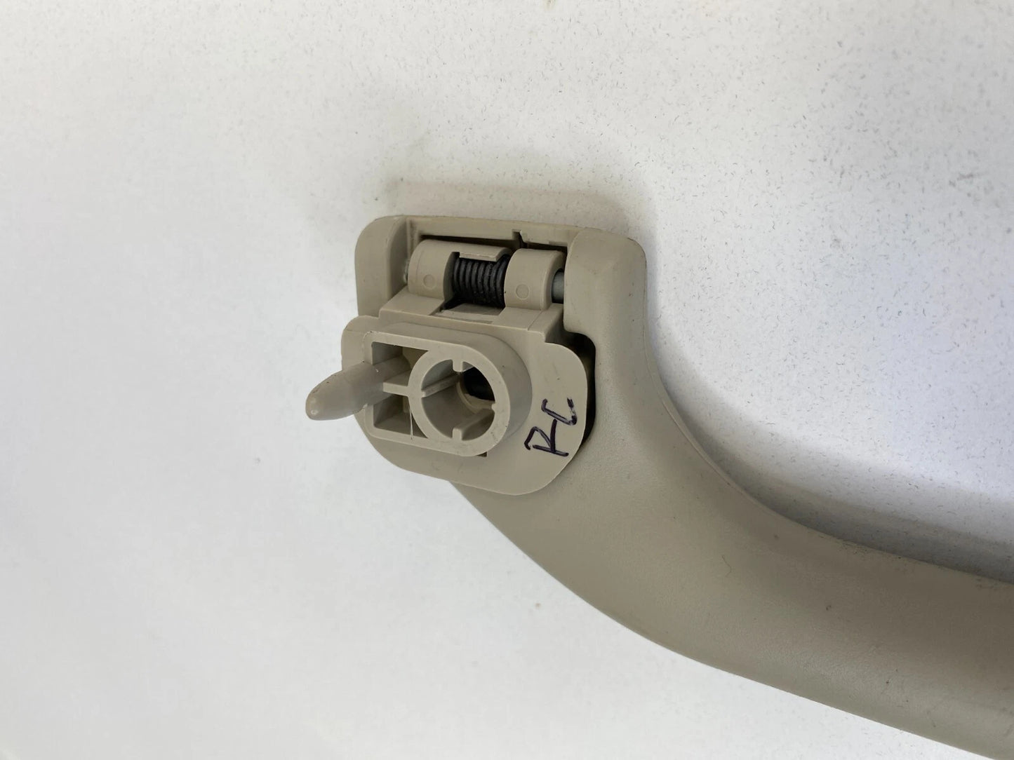 04-07 MITSUBISHI ENDEAVOR REAR LEFT INTERIOR ROOF GRAB GRIP ASSIST HANDLE OEM