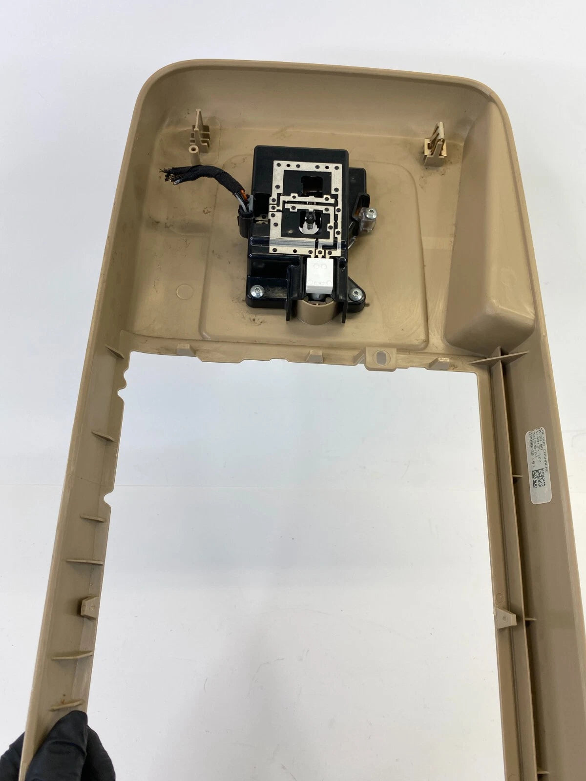 08-17 BUICK ENCLAVE UPPER REAR ROOF CONSOLE DVD SCREEN BEZEL TRIM ASSEMBLY