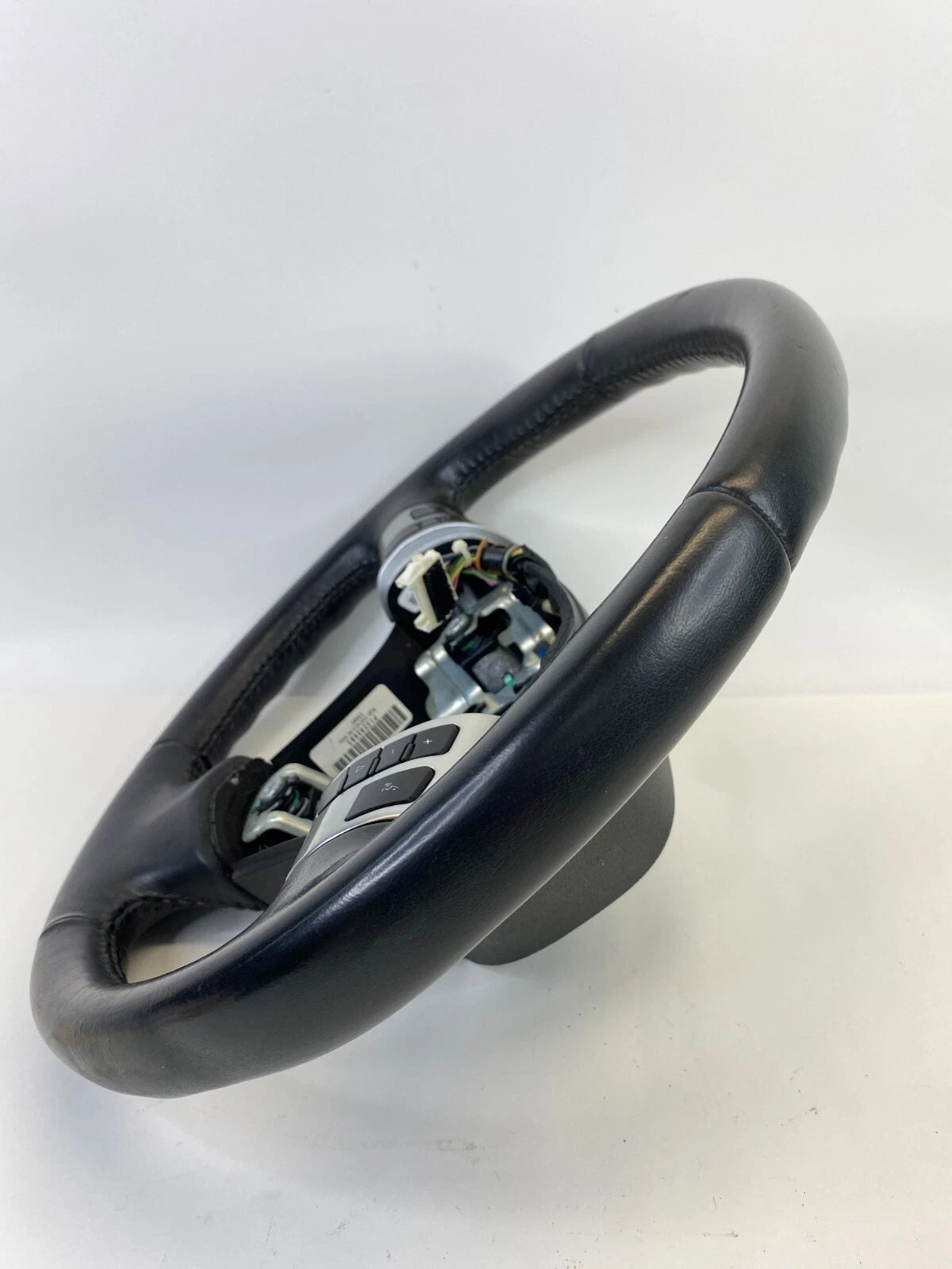 2006 2007 SATURN VUE STEERING WHEEL W/ CRUISE CONTROLS SWITCHES 15292683 OEM