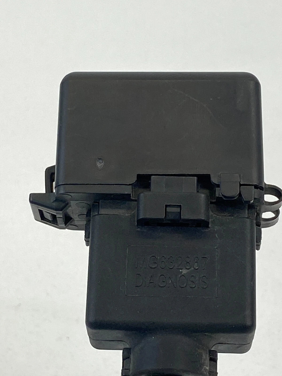 2011-2014 HYUNDAI SONATA 2.4L DIAGNOSTIC PLUG PORT SOCKET CONNECTOR MG632867