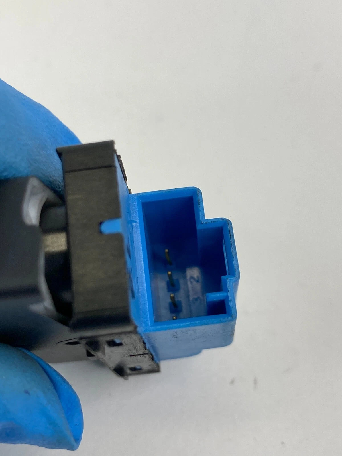 2012-2015 VOLKSWAGEN PASSAT REAR LEFT SIDE DOOR LOCK SWITCH 561-962-135-A OEM
