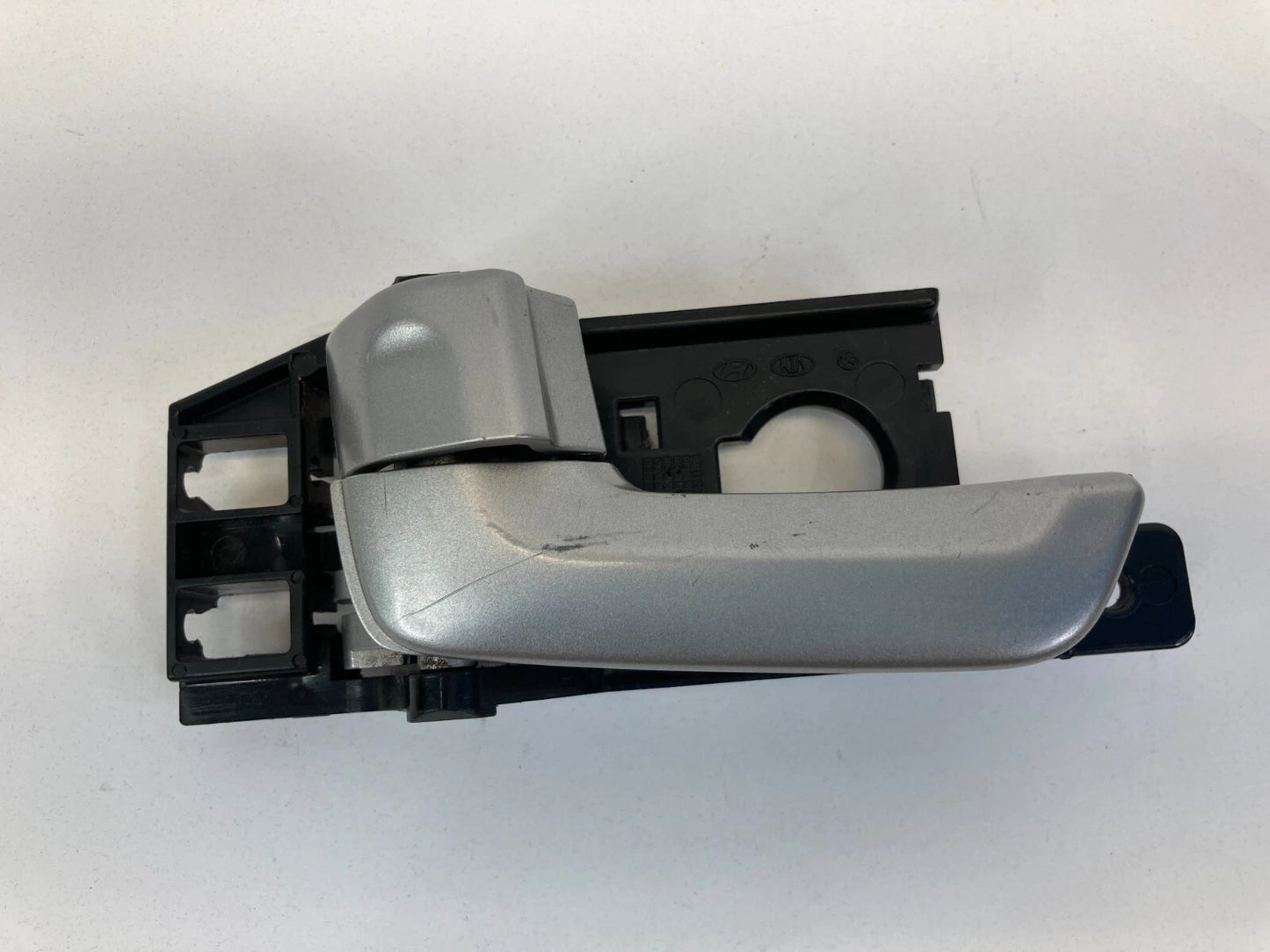 2005-2010 KIA SPORTAGE REAR LEFT SIDE INNER DOOR HANDLE SILVER OEM 82613-1F000