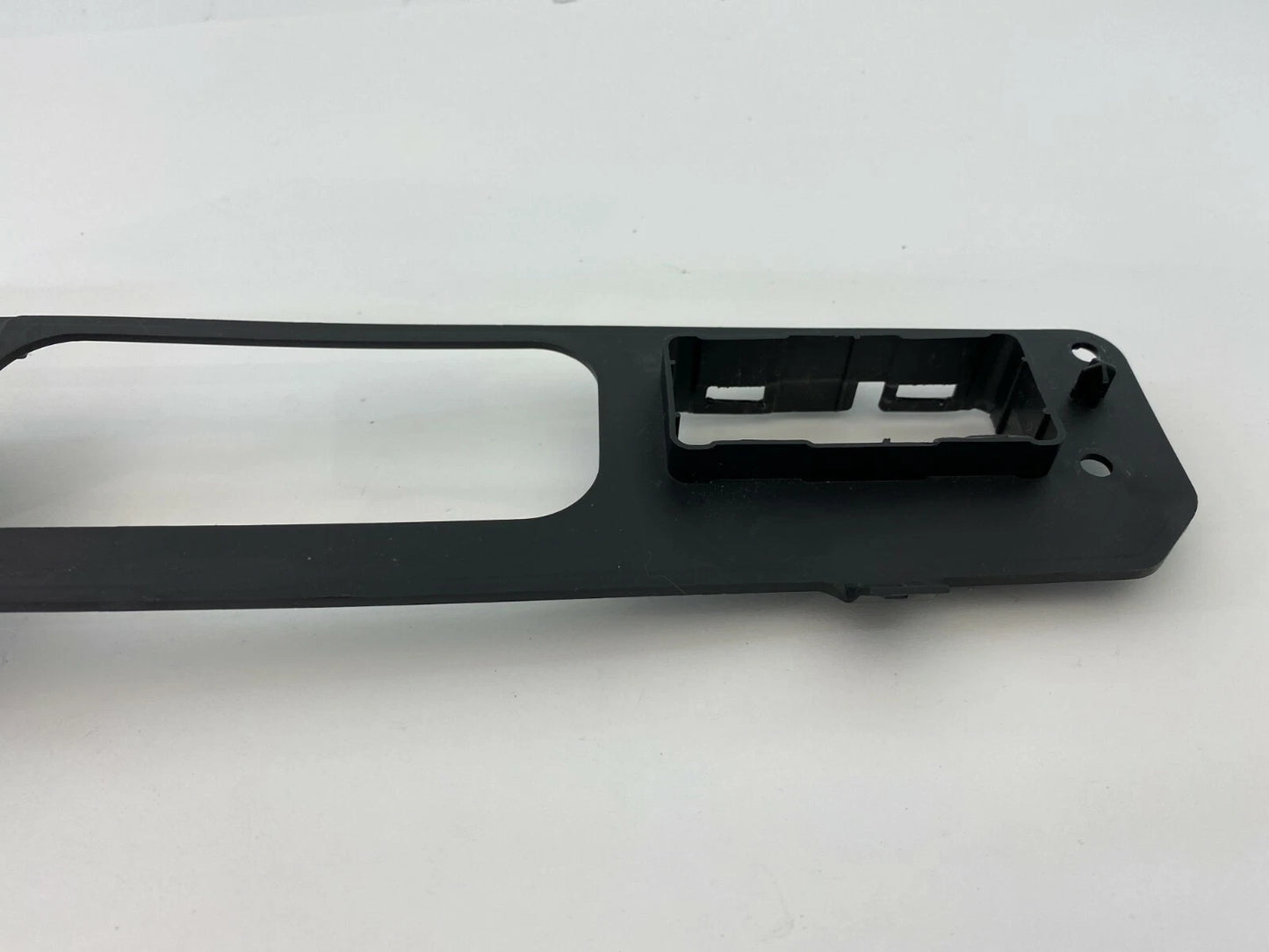 2007-2010 JEEP PATRIOT COMPASS FRONT RIGHT PASSENGER WINDOW SWITCH BEZEL TRIM