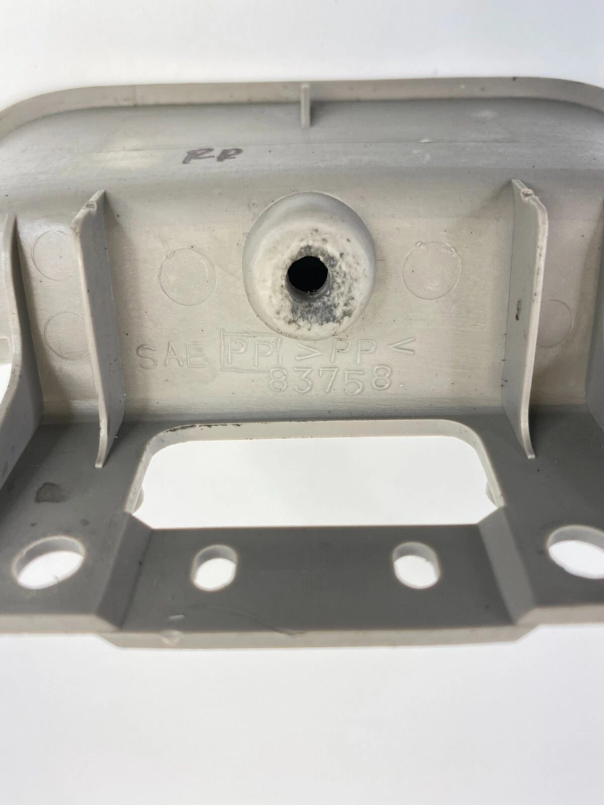 2003 2004 2005 SUZUKI XL-7 REAR RIGHT SIDE DOOR PULL HANDLE POCKET BEZEL OEM