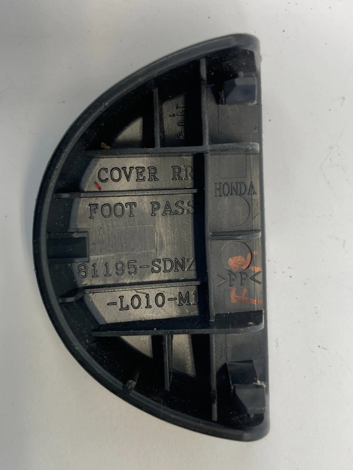03-07 HONDA ACCORD COUPE REAR RIGHT PASSENGER FOOT COVER CAP TRIM 81195-SDN