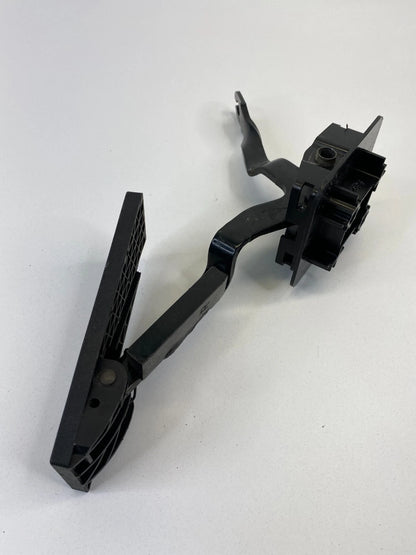 2006 CHRYSLER SEBRING ACCELERATOR GAS PEDAL ASSEMBLY ARM UNIT 04891585AC OEM