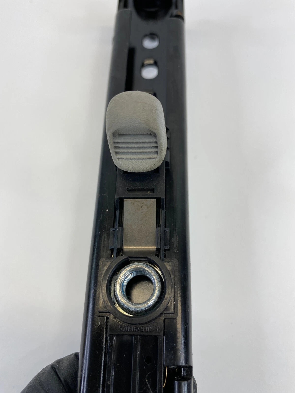 05-10 PONTIAC G6 SEDAN FRONT LEFT DRIVER SIDE SEAT BELT HEIGHT ADJUSTER 22704418