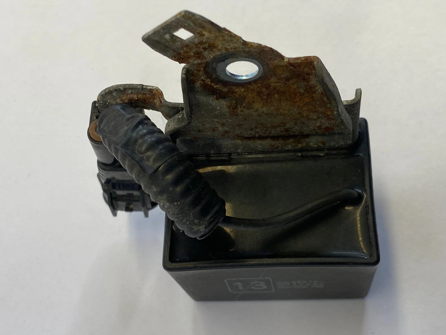 2007-2011 LEXUS GS350 A/C AIR CONDENSER RELAY MODULE UNIT 86516-30460 OEM