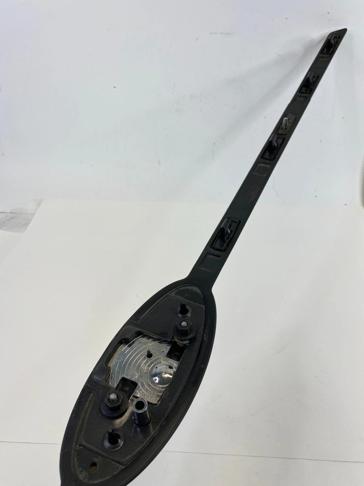 2013-2019 FORD TAURUS REAR TRUNK MOLDING W/ EMBLEM W/O CAMERA DG13-54425A22-A