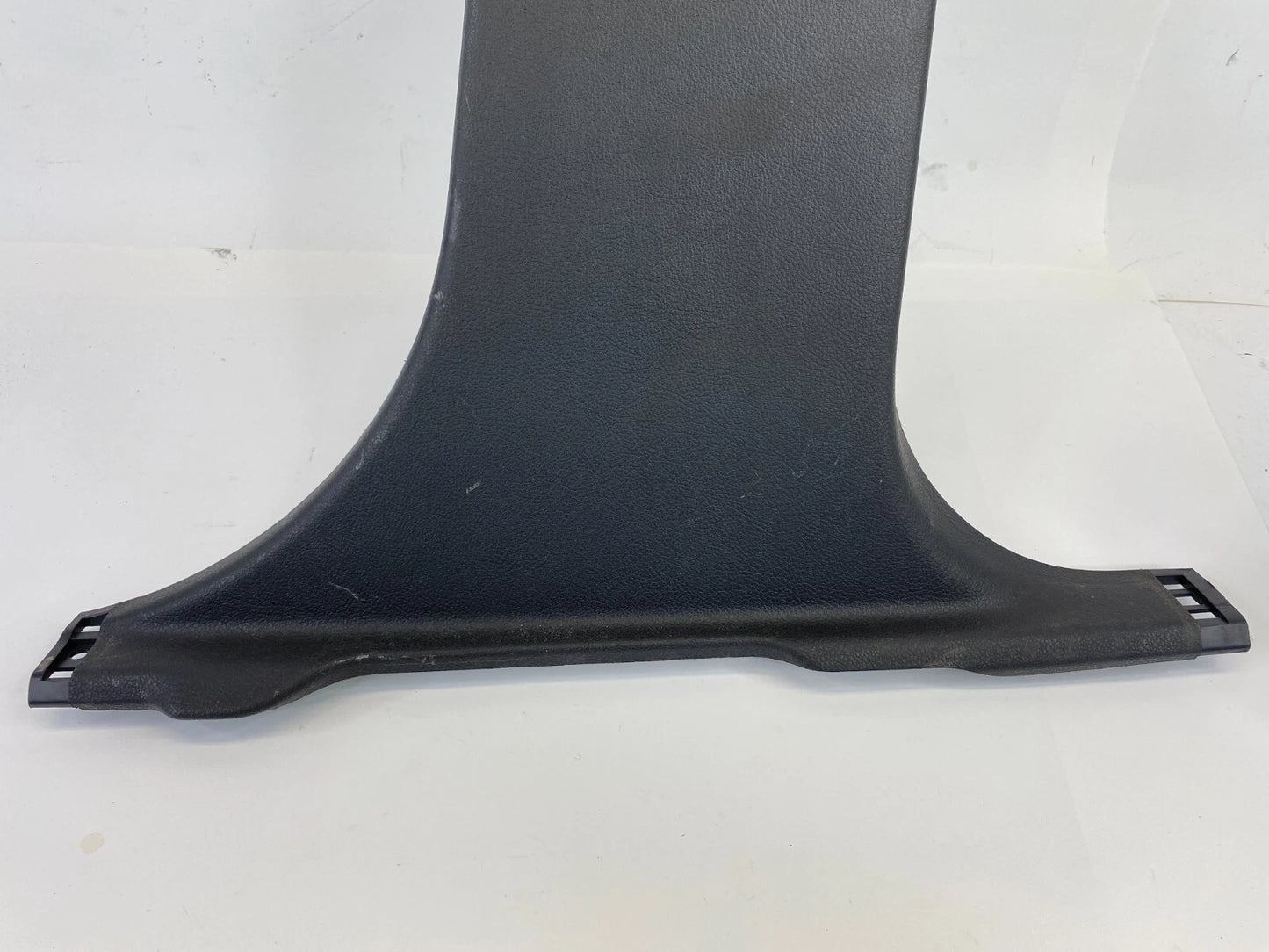 2012-2018 FORD FOCUS LEFT DRIVER SIDE CENTER B-PILLAR LOWER COVER TRIM OEM