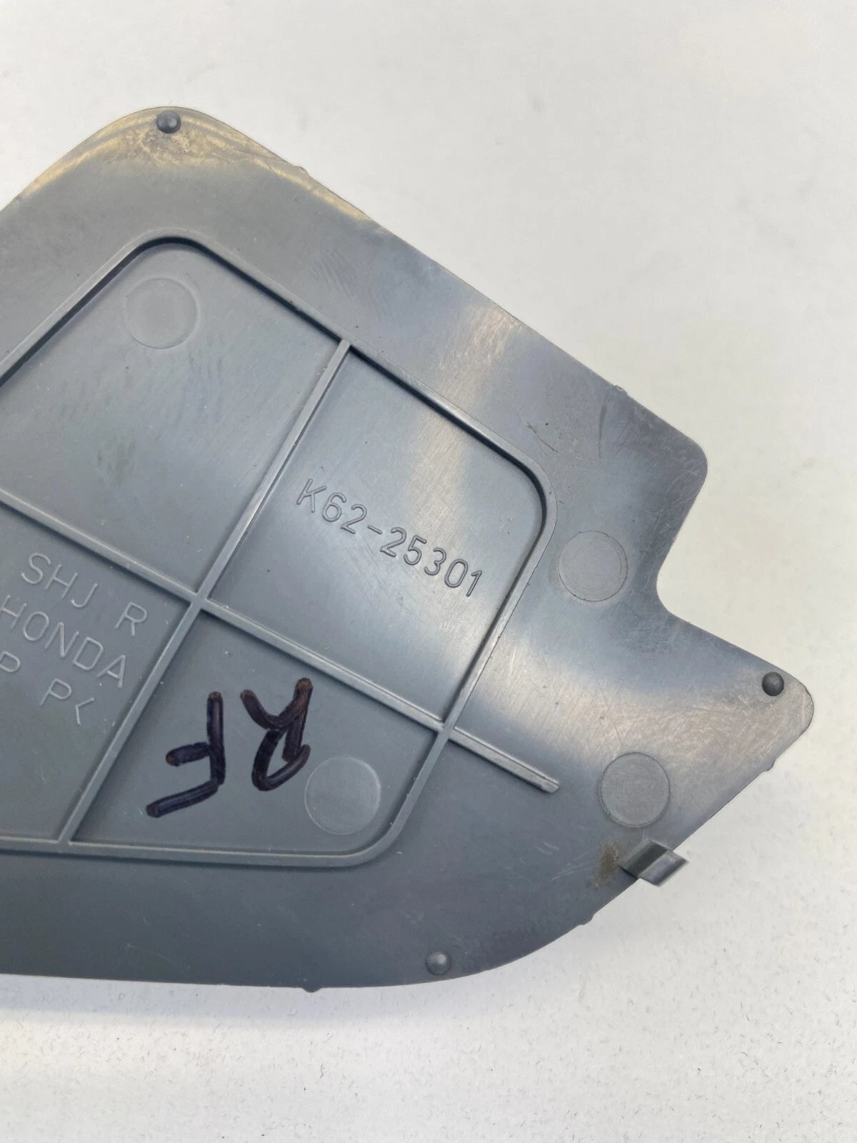2005-2010 HONDA ODYSSEY FRONT RIGHT SIDE INNER HANDLE SCREW COVER TRIM K62-25301