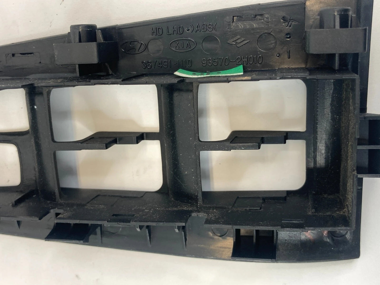 07-10 HYUNDAI ELANTRA FRONT LEFT DOOR POWER WINDOW SWITCH COVER BEZEL 935702H010