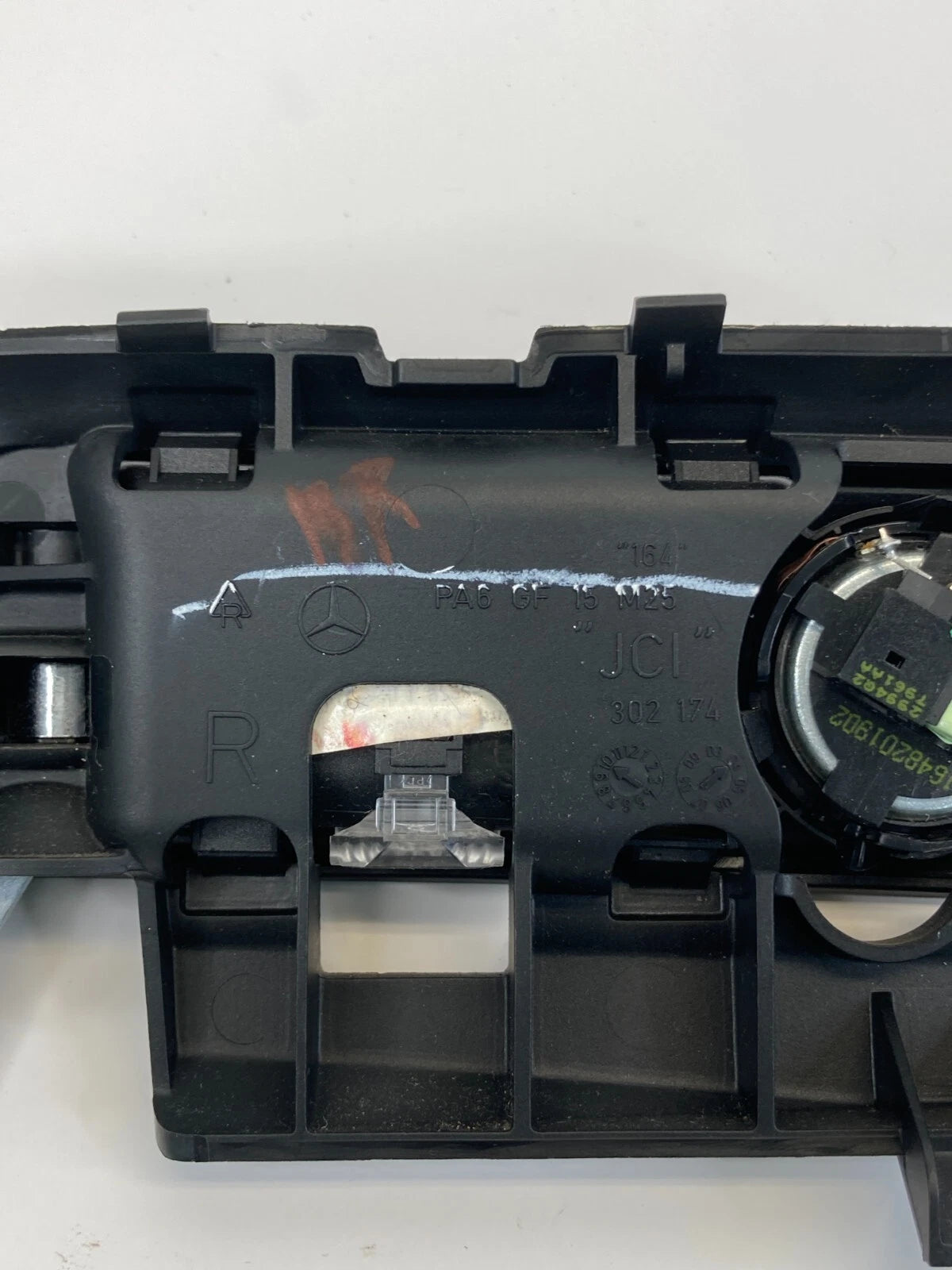 2006 2007 MERCEDES-BENZ ML500 REAR RIGHT SIDE INTERIOR DOOR HANDLE W/ TWEETER