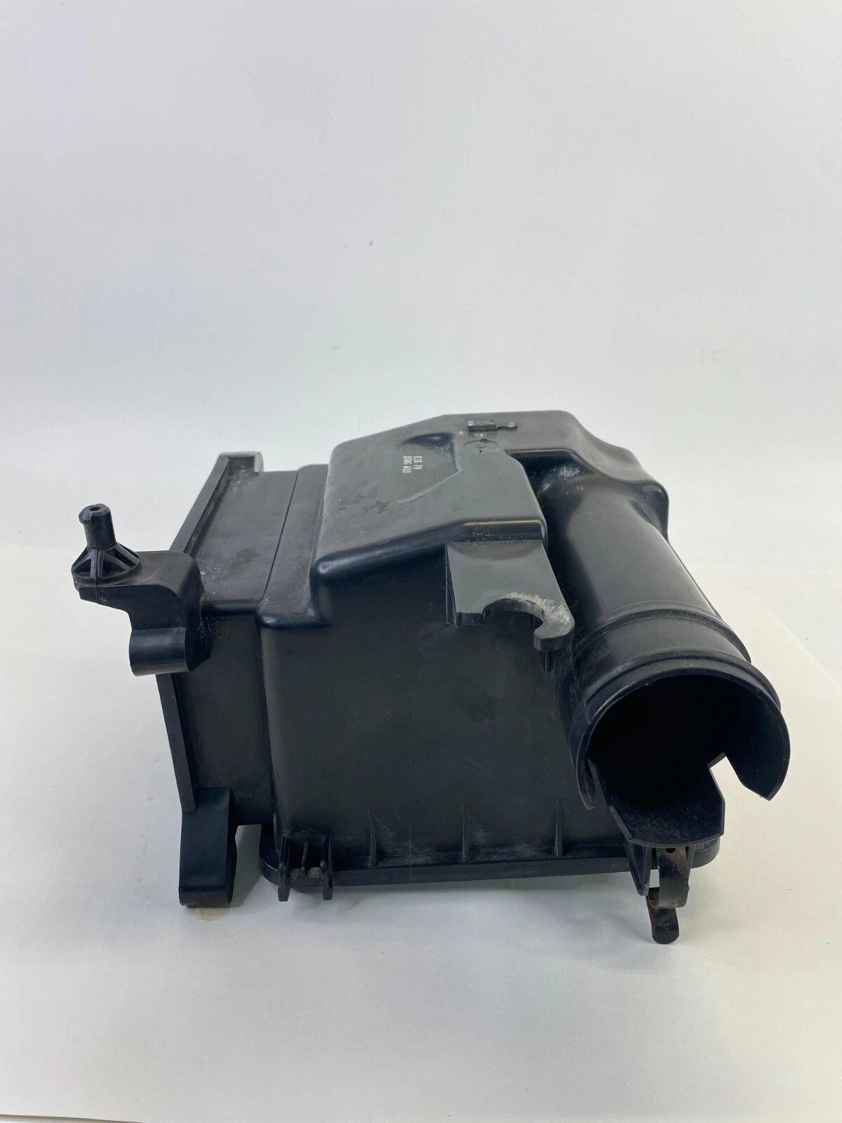 2007-2010 HYUNDAI ELANTRA AIR CLEANER FILTER BOX LOWER HOUSING OEM 28112-2H100