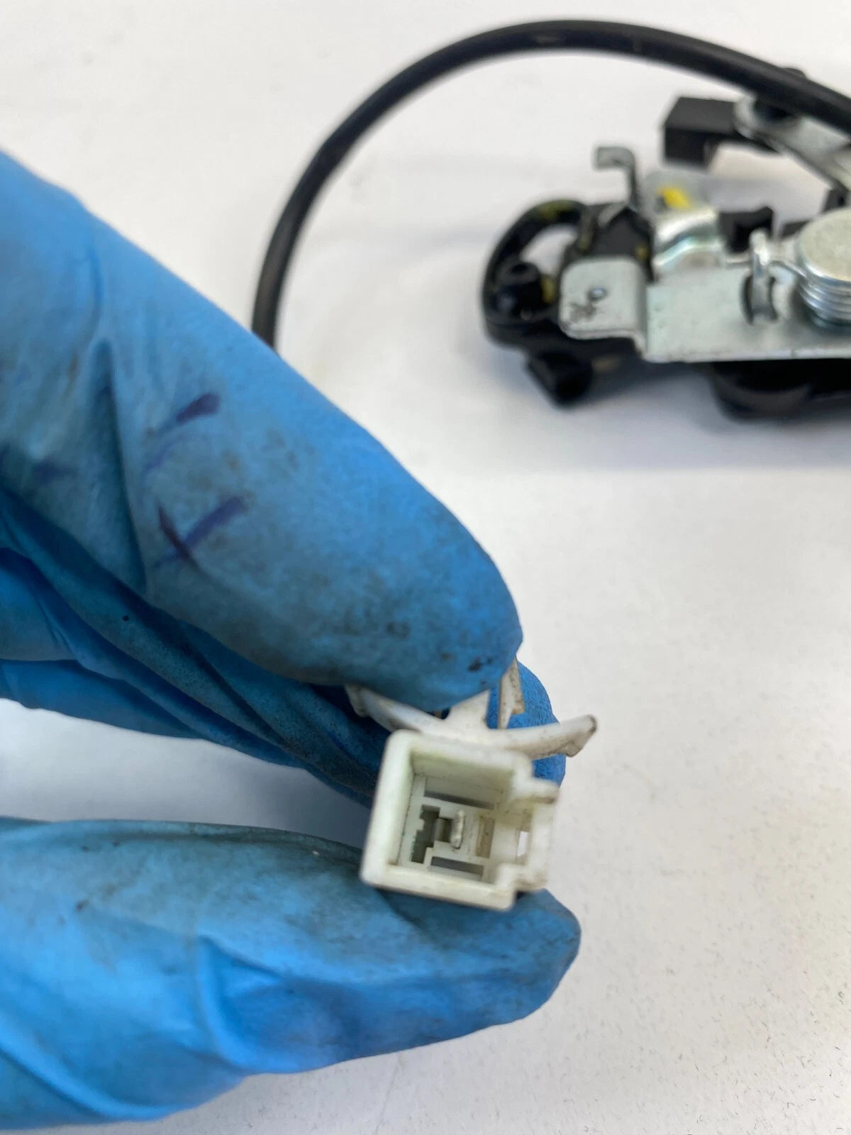 2006-2011 KIA RIO5 HATCHABACK REAR TRUNK TAILGATE LATCH LOCK ACTUATOR OEM