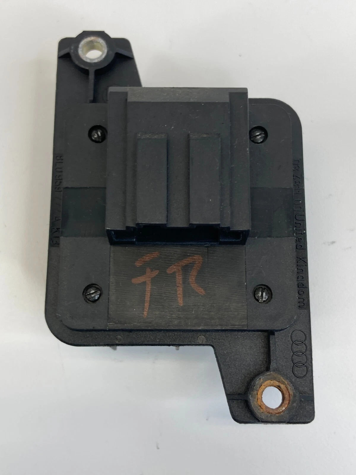 1998-2004 AUDI A6 QUATTRO FRONT RIGHT SEAT LUMBAR CONTROL SWITCH 8L095977A OEM