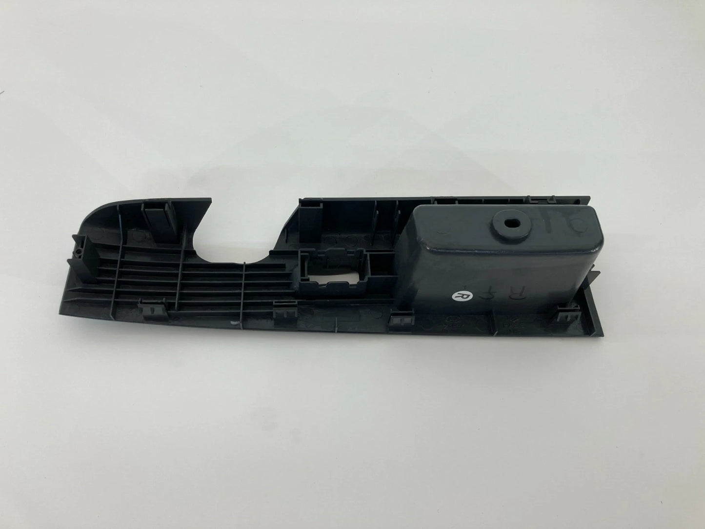 03-09 KIA SORENTO FRONT RIGHT SIDE DOOR WINDOW SWITCH BEZEL TRIM 478510-1110 OEM