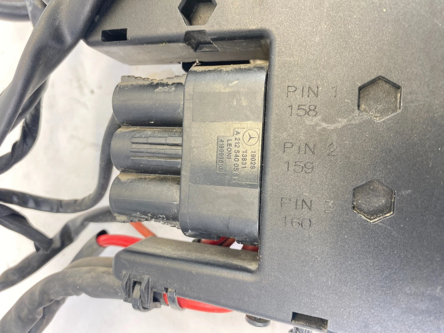 2010-2012 MERCEDES-BENZ GLK350 POSITIVE BATTERY TERMINAL JUNCTION A207-540-06-40