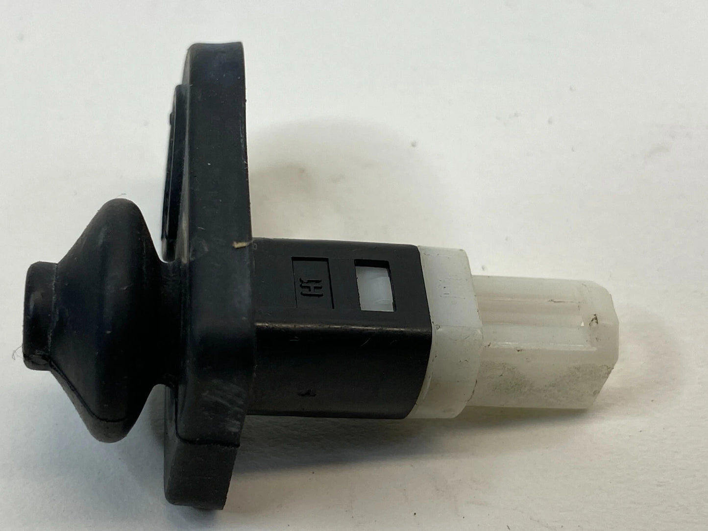 2007-2015 HYUNDAI SONATA SEDAN REAR RIGHT SIDE DOOR LIGHT SWITCH JAMB SENSOR OEM