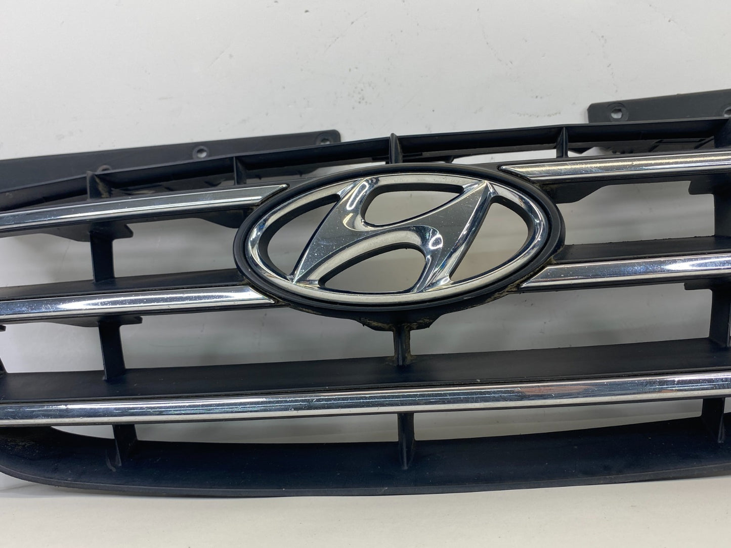 2009 2010 Hyundai Sonata Front Upper Grille Grill Molding W /Emblem 86350-3K600