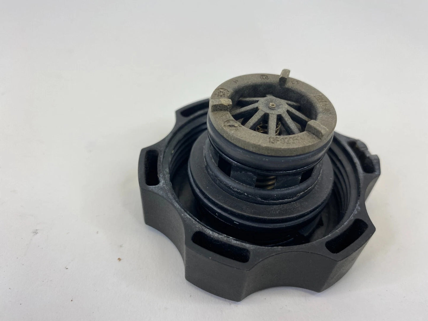 2013-2023 CHEVROLET MALIBU ENGINE COOLANT RADIATOR RESERVOIR TANK CAP COVER OEM