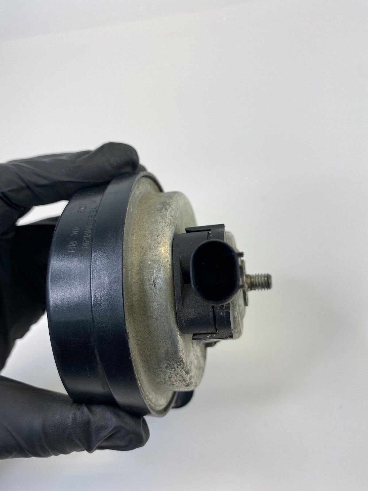 2003-2009 Range Rover Low Note Alarm Signal Horn Assembly E355306 OEM