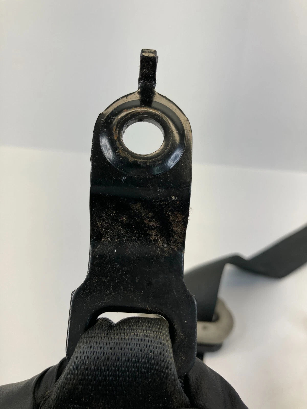 2007 CHRYSLER 300 FRONT RIGHT PASSENGER SIDE SEAT BELT RETRACTOR P1EU001DVAA OEM