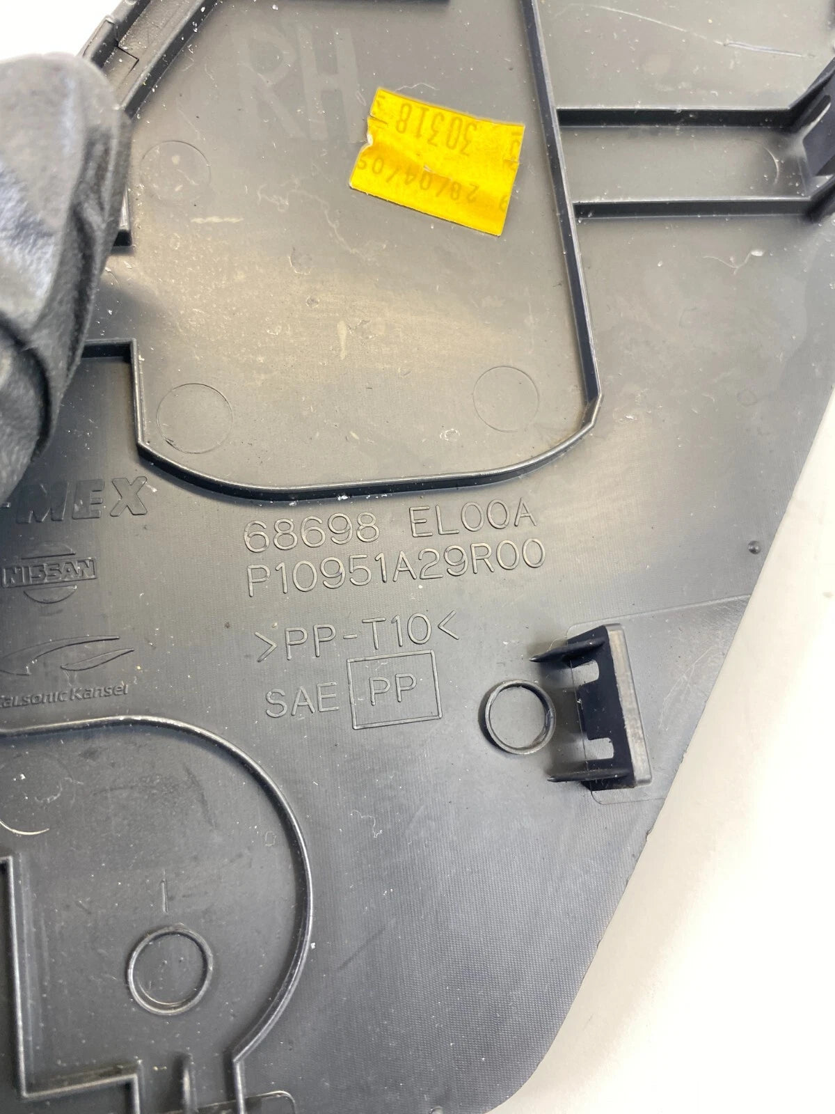 07 08 09 10 11 12 NISSAN VERSA DASH RIGHT SIDE END CAP COVER TRIM 68698EL00A OEM