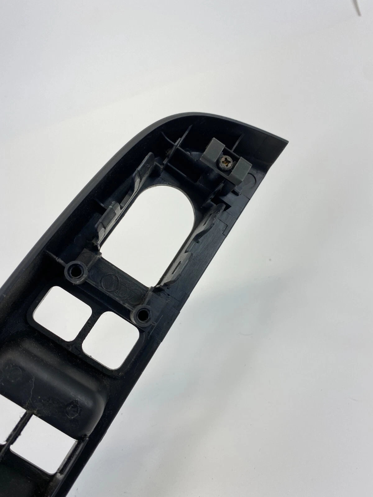 02-04 NISSAN XTERRA FRONT LEFT DOOR MASTER WINDOW SWITCH COVER BEZEL 80961-8Z500