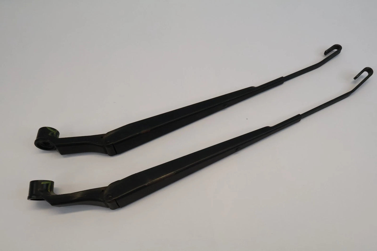 2000-2006 TOYOTA TUNDRA 01-07 SEQUOIA FRONT WINDSHIELD WIPER ARM PAIR SET