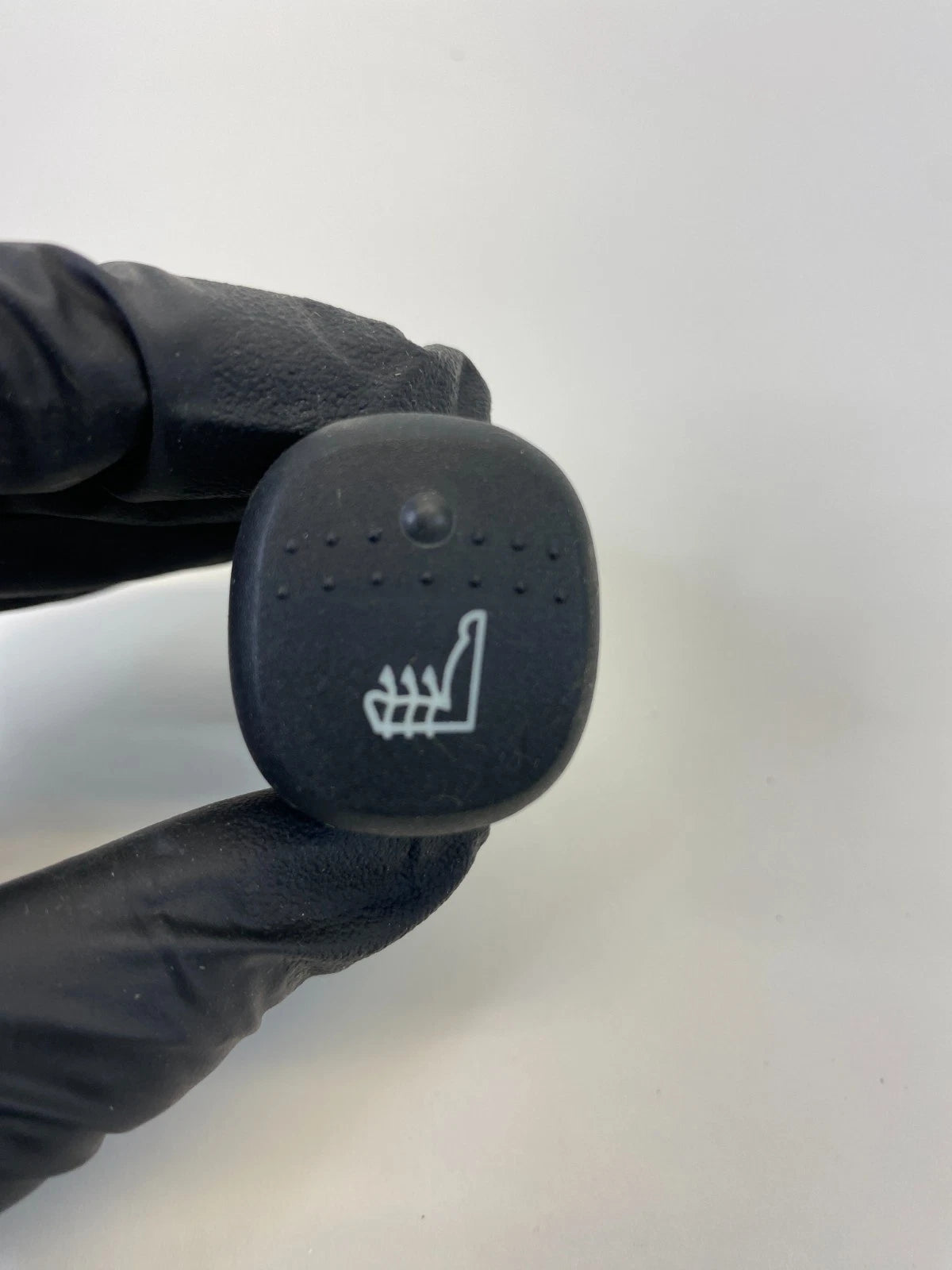 2004 2005 FORD EXPLORER MERCURY MOUNTAINEER SEAT HEATER SWITCH DORMAN 901344 OEM