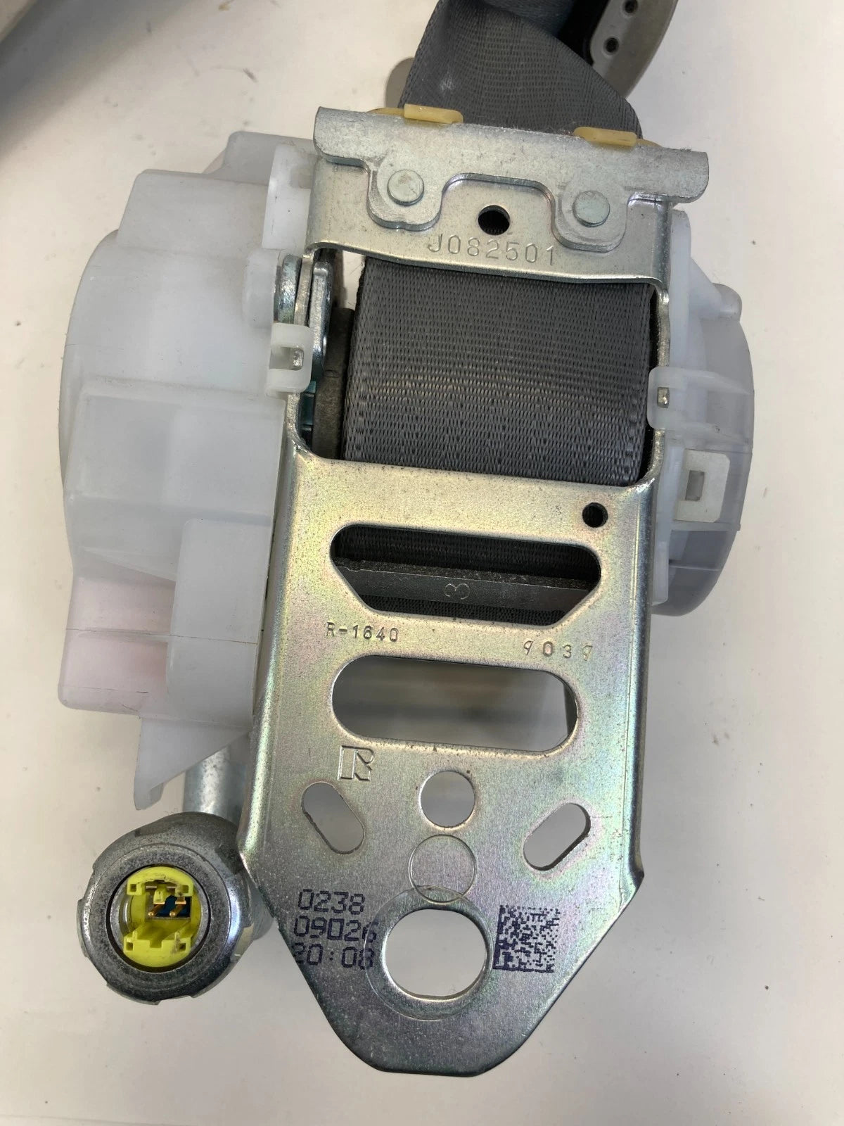 2010-2013 TOYOTA PRIUS FRONT RIGHT SEAT BELT RETRACTOR ASSY 7S1030-P OEM