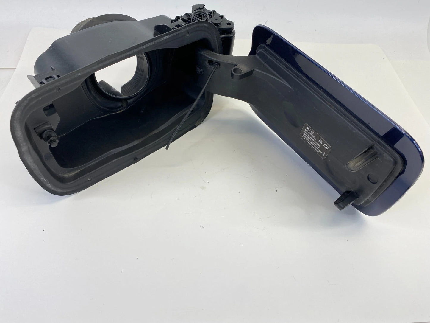 2011-2017 BMW X3 F25 FUEL FILLER DOOR GAS TANK COVER W/ ACTUATOR & POCKET OEM