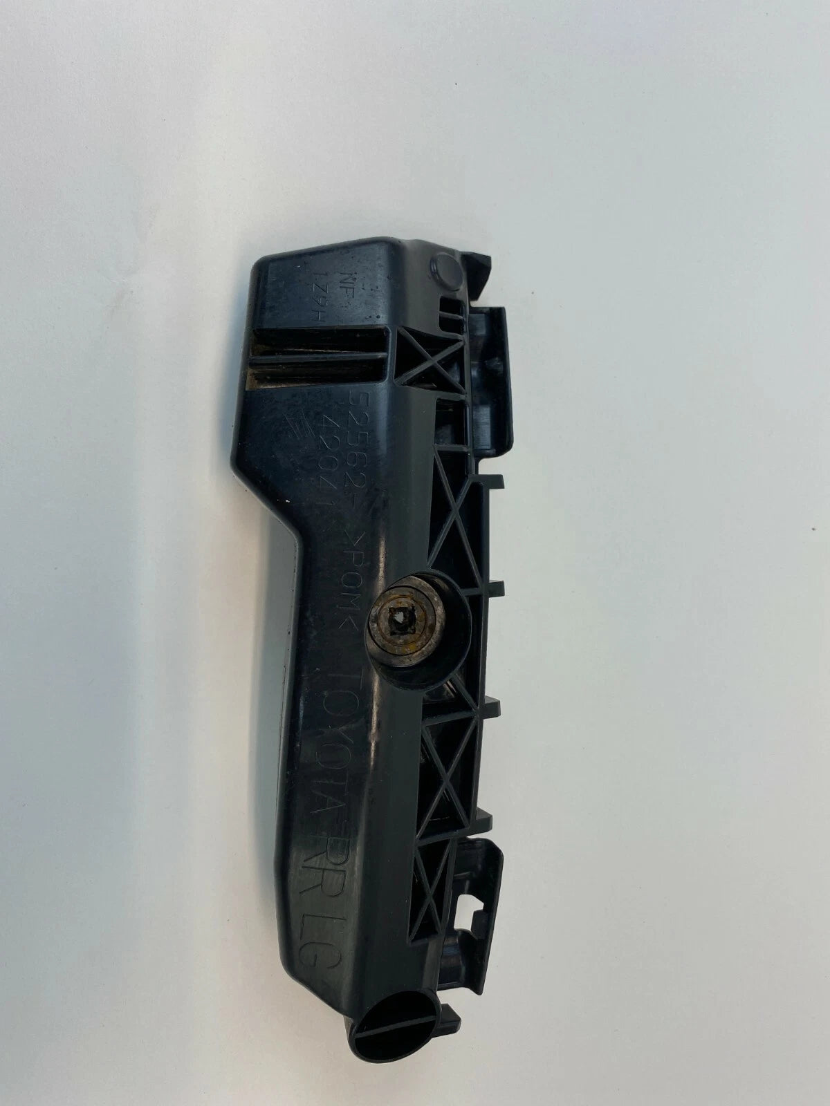 06-12 TOYOTA RAV4 REAR BUMPER RIGHT UPPER RETAINER SUPPORT RAIL COVER 5256242041