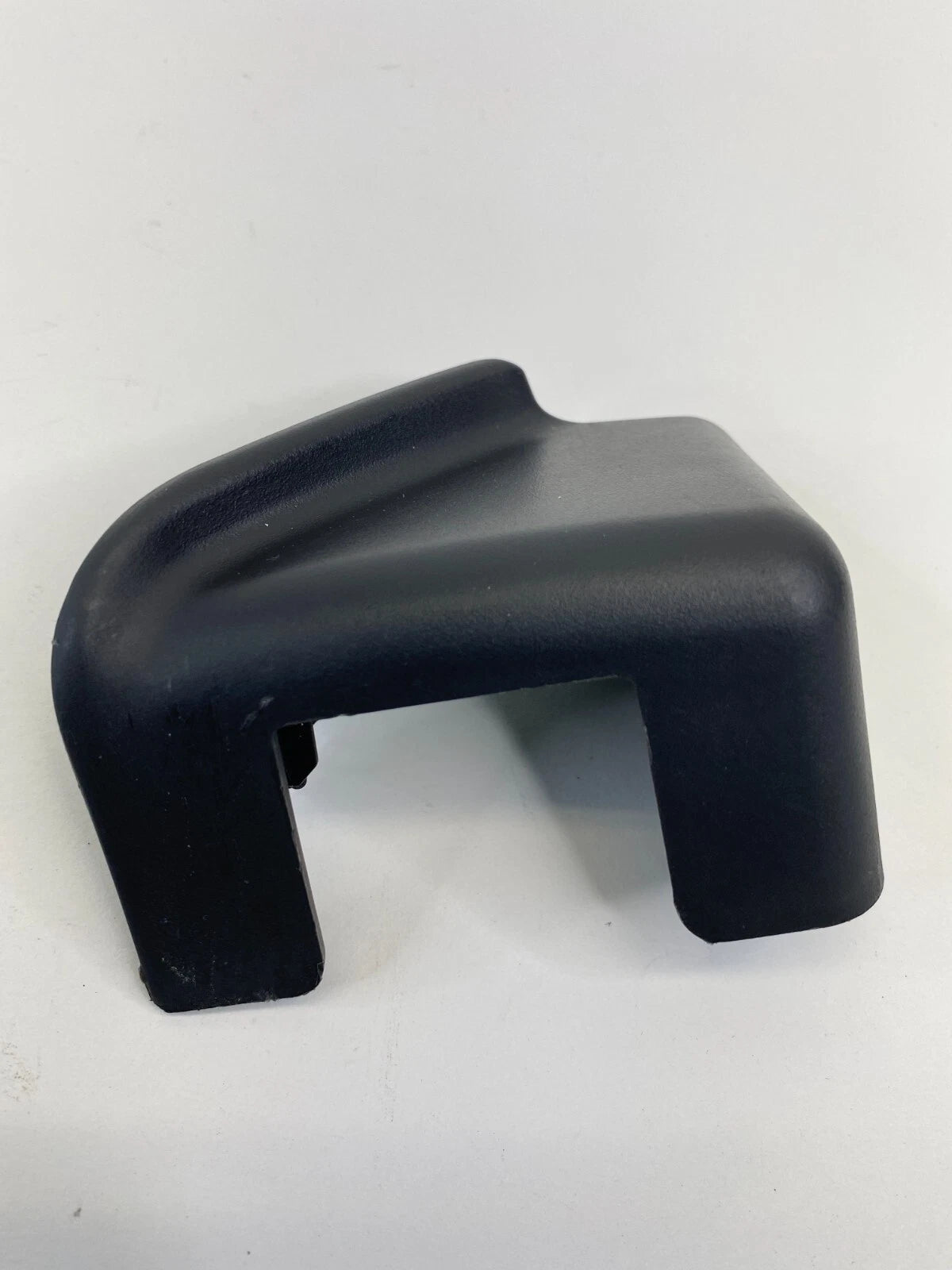 06-12 FORD FUSION FRONT RIGHT SEAT FORWARD FOOT COVER BEZEL 6E53-54130A02