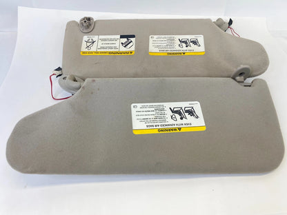 2005-2007 JEEP LIBERTY SUN VISOR PAIR SET DRIVER PASSENGER BEIGE W/ LIGHT OEM