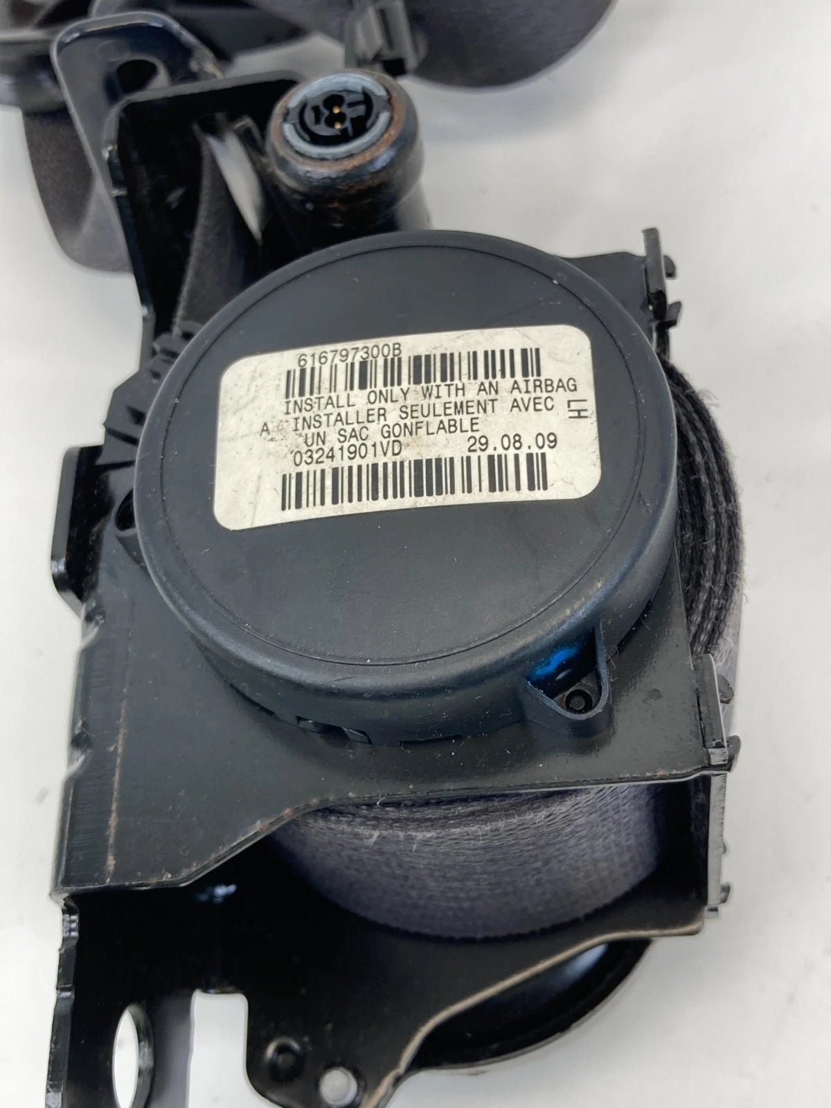 2009-2016 GMC ACADIA FRONT LEFT SIDE SEAT BELT RETRACTOR PRETENSIONER 15903263