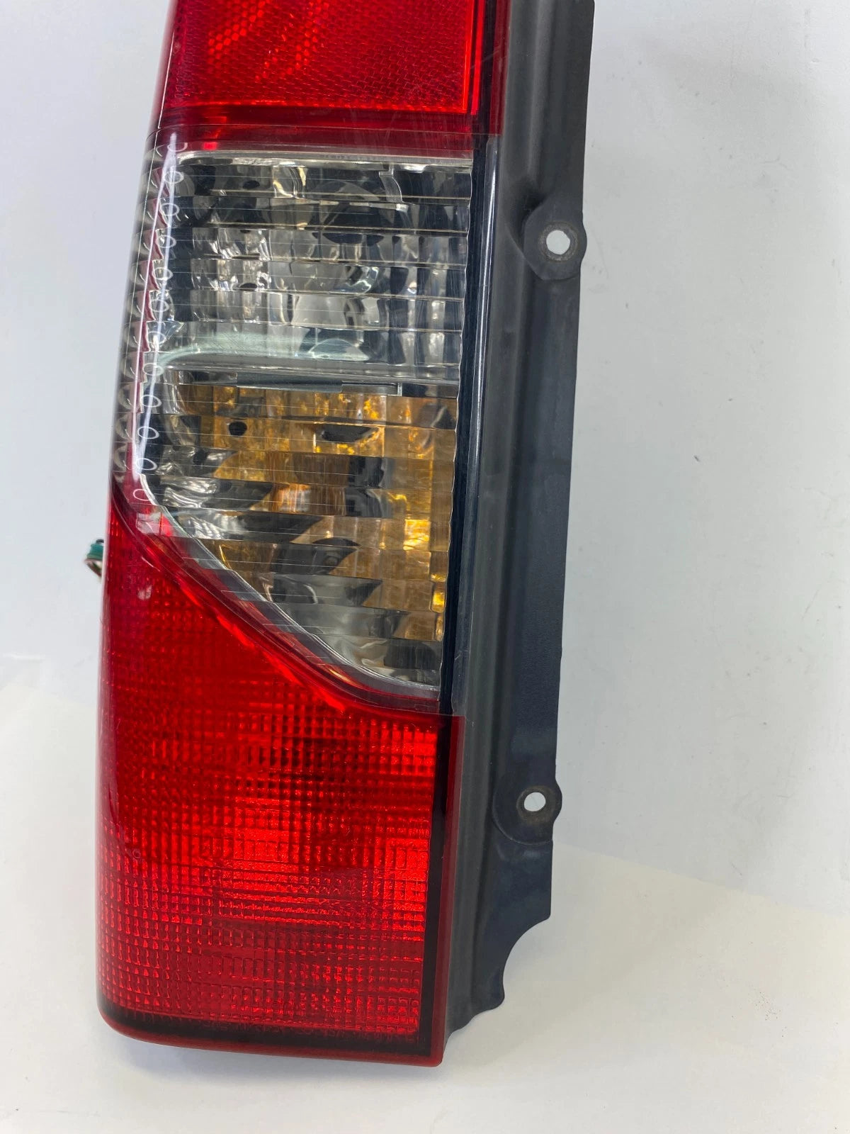 02-04 NISSAN XTERRA REAR LEFT SIDE TAIL LIGHT TAILLIGHT LAMP 935-700-03 OEM