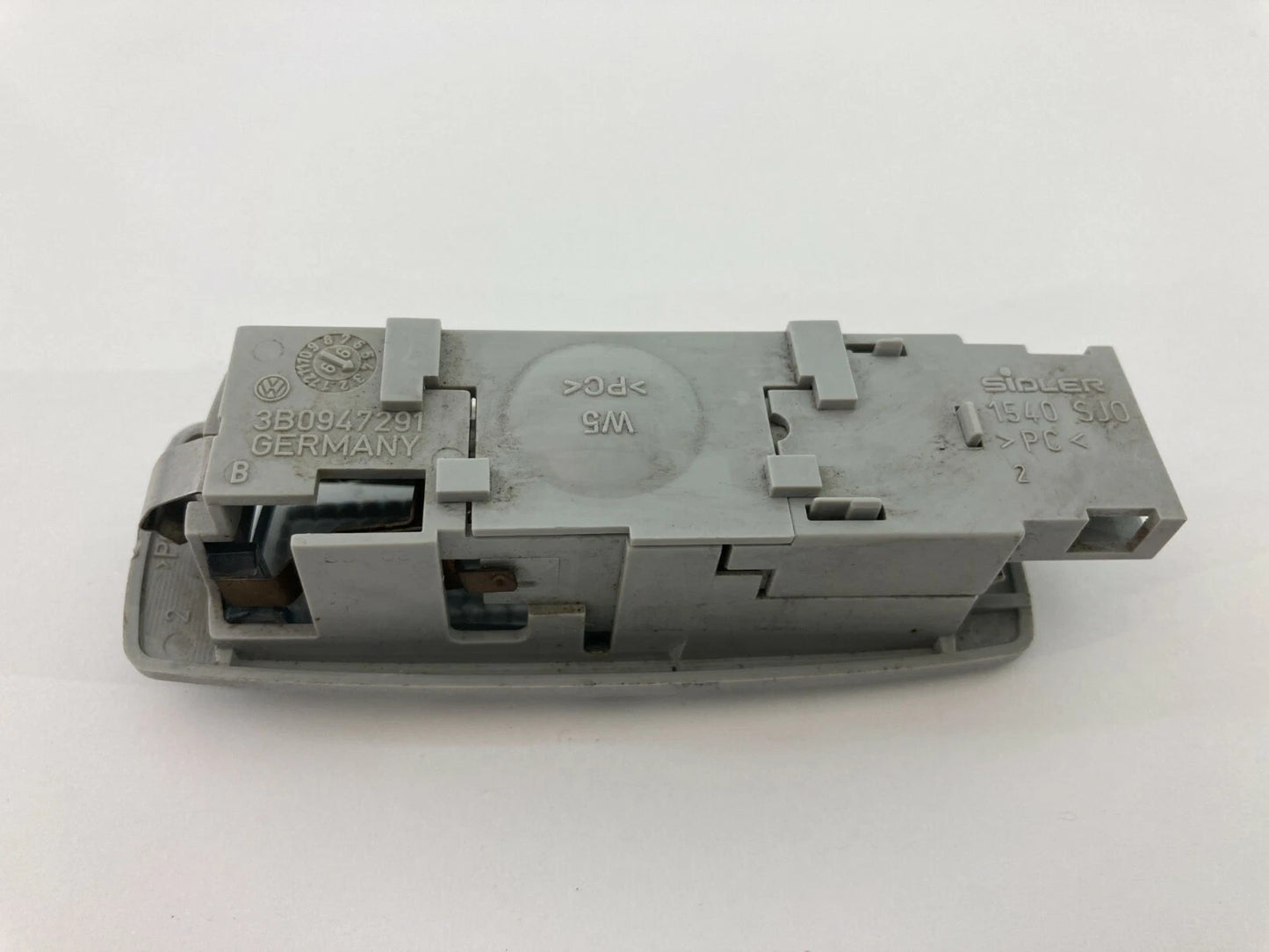 1998-2005 VOLKSWAGEN BEETLE REAR READING DOME MAP LIGHT LAMP