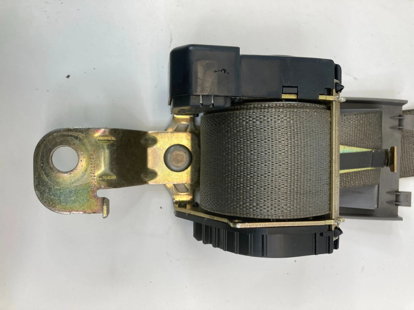 2001-2005 PONTIAC AZTEK FRONT RIGHT SIDE SEAT BELT PRE TENSIONER RETRACTOR OEM