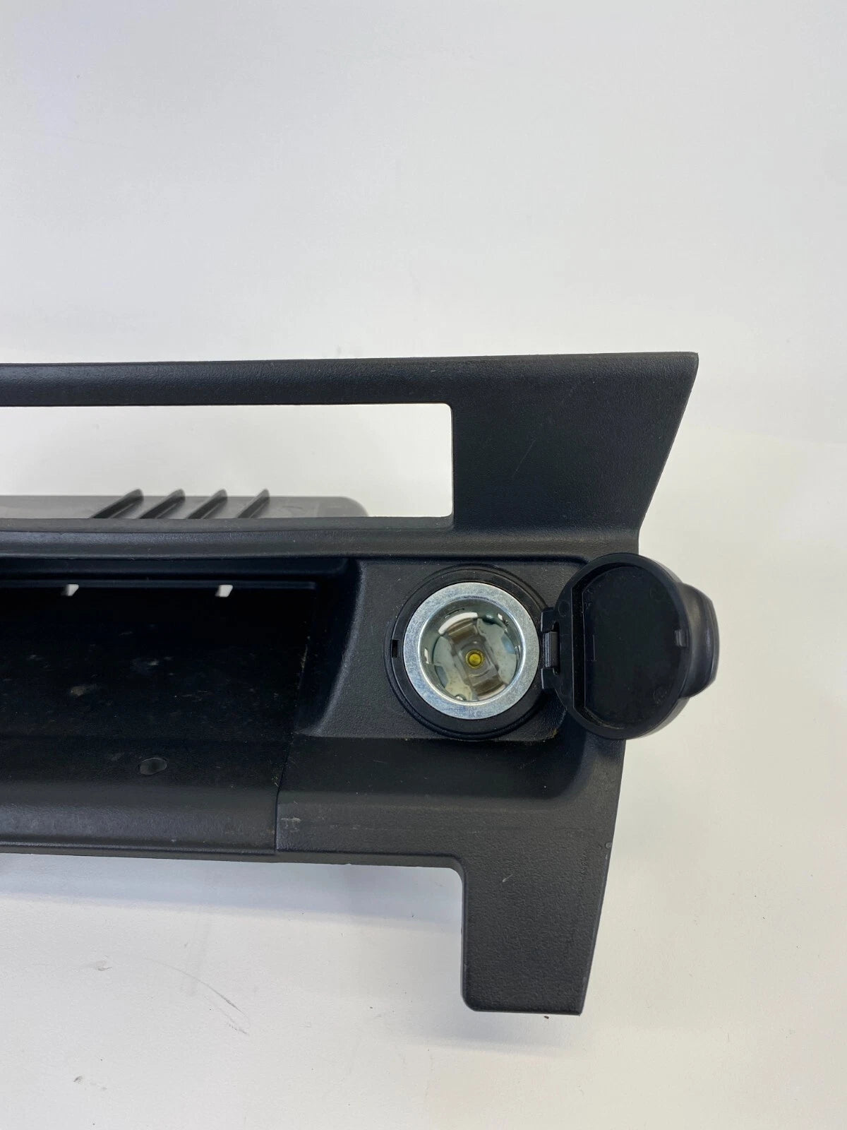 2010-2012 DODGE CALIBER CENTER FRONT CENTER DASH COMPARTMENT W/ POWER OUTLET OEM