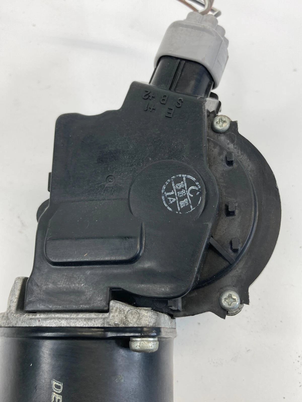 2005-2007 JEEP GRAND CHEROKEE FRONT WINDSHIELD WIPER MOTOR ASSEMBLY OEM
