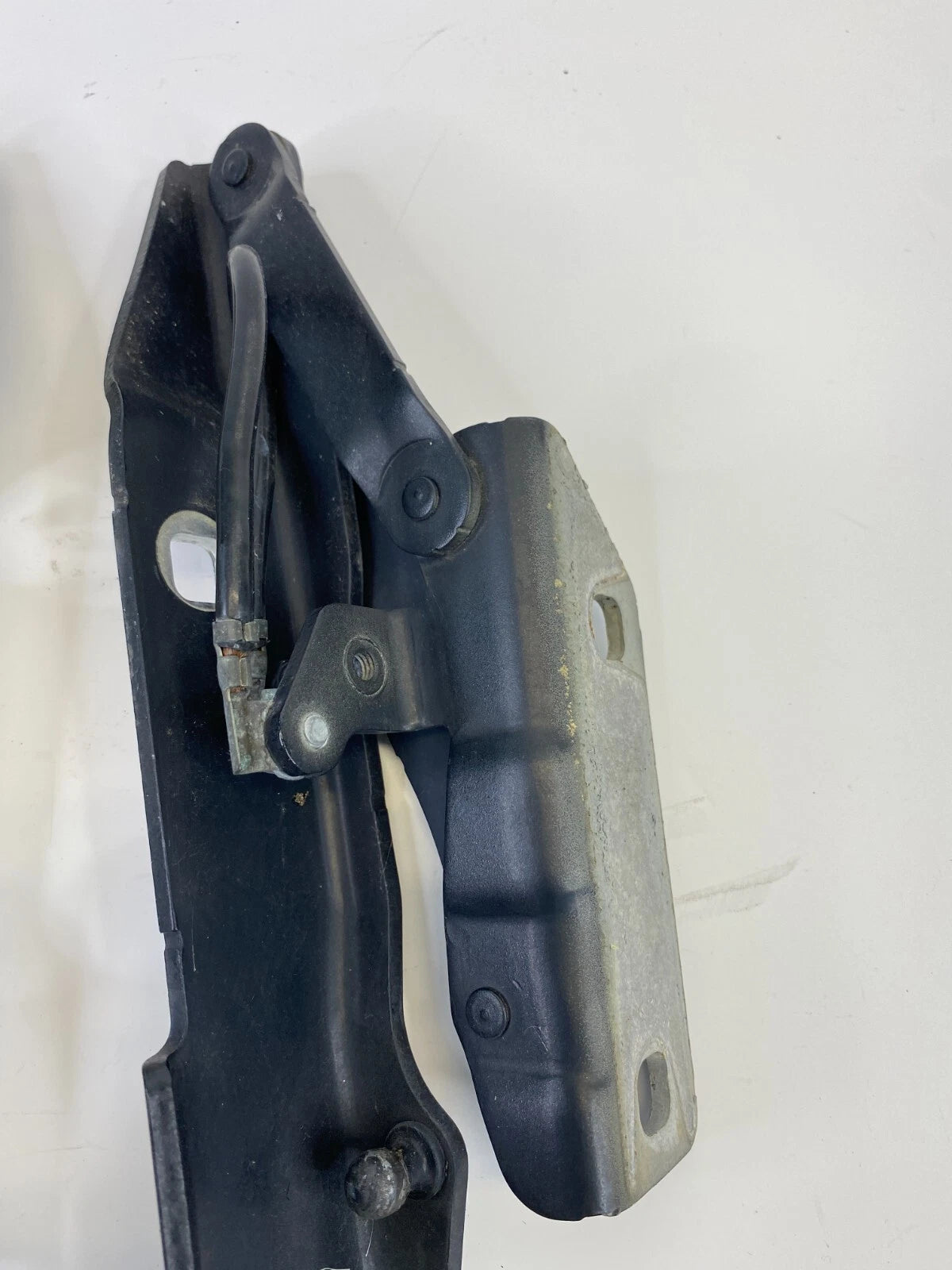 2004-2007 BMW 525I 530I FRONT HOOD BONNET HINGE BRACKET PAIR SET OEM