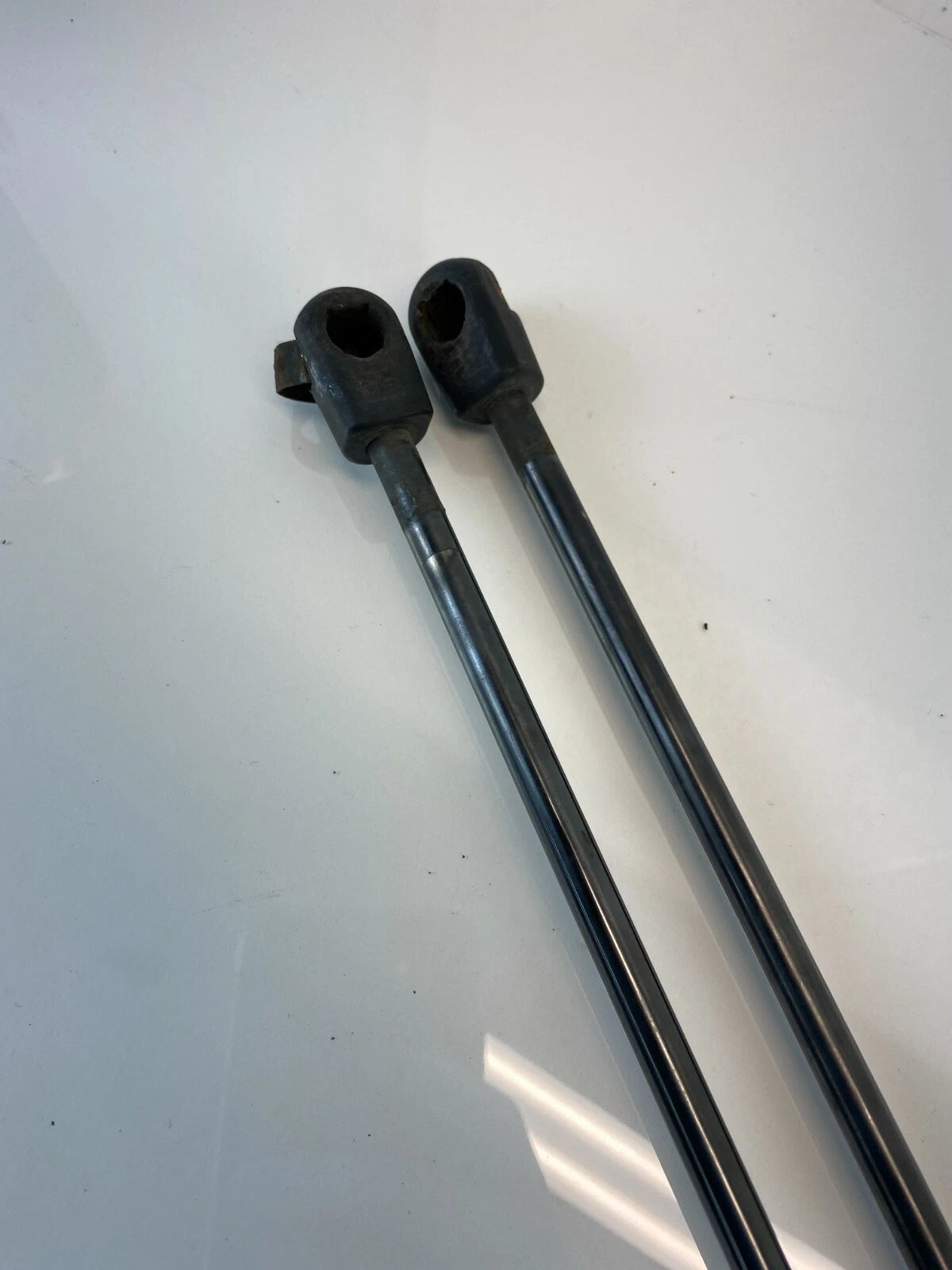 12-18 FORD FOCUS HATCH REAR TRUNK LIFT LEFT RIGHT STRUT SHOCK LIFT SUPPORT SET