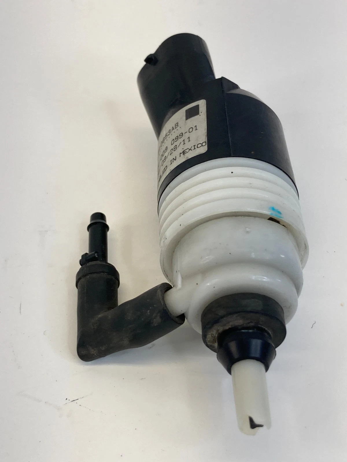 2009-2017 Chevrolet Traverse Front Windshield Wiper Washer Pump Assy ELB10853AB