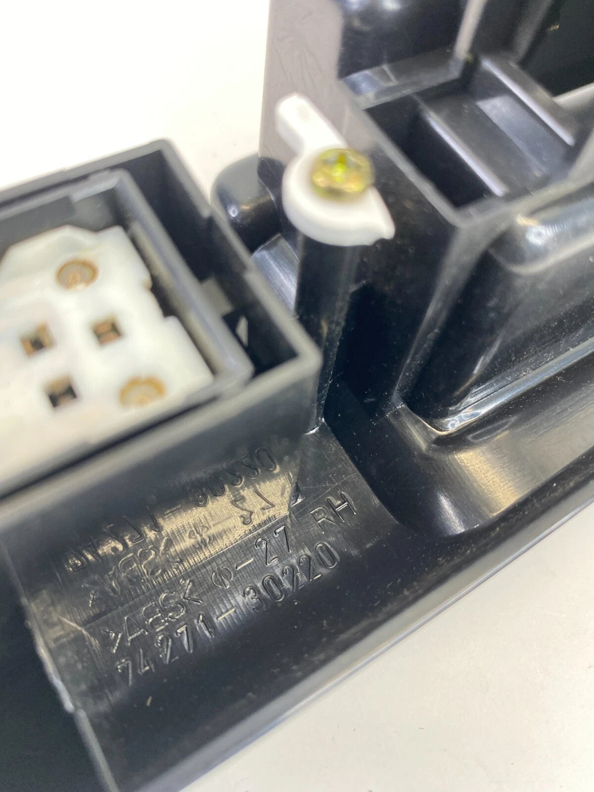 98-05 LEXUS GS300 REAR RIGHT SIDE DOOR POWER WINDOW SWITCH ASSEMBLY 74271-30220