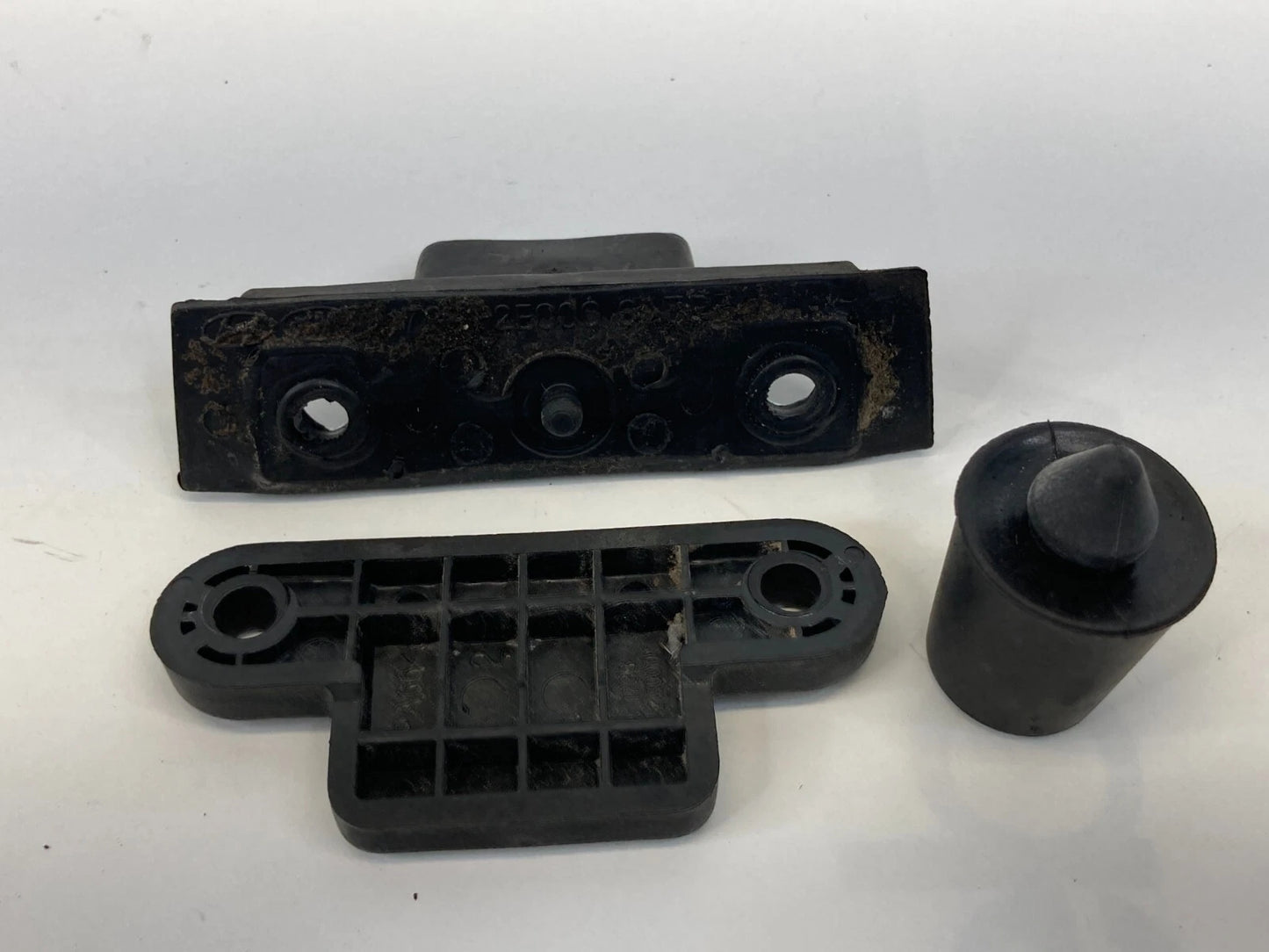 2005-2010 KIA SPORTAGE REAR RIGHT SIDE TAILGATE LIFTGATE STOP SET OEM