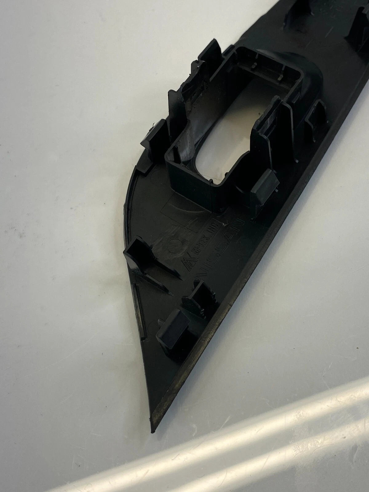 2013-2018 NISSAN ALTIMA REAR RIGHT SIDE DOOR POWER WINDOW SWITCH TRIM BEZEL OEM